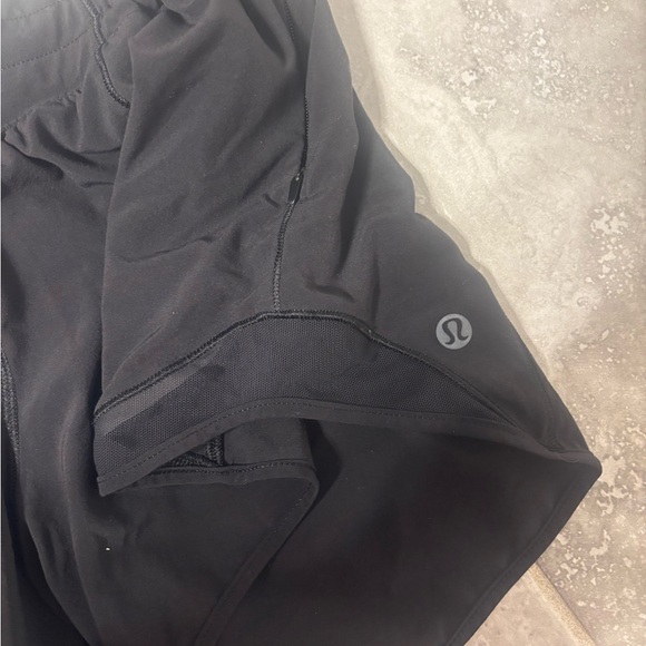 Lululemon Hotty Hot Low Rise inseam 4in- size 4 - Picture 3 of 4
